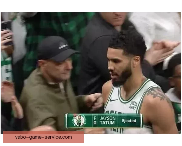 塔图姆向裁判索要技术犯规仍被判罚他逐渐找回比赛手感